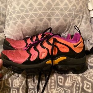 NIKE VAPOR MAX PLUS